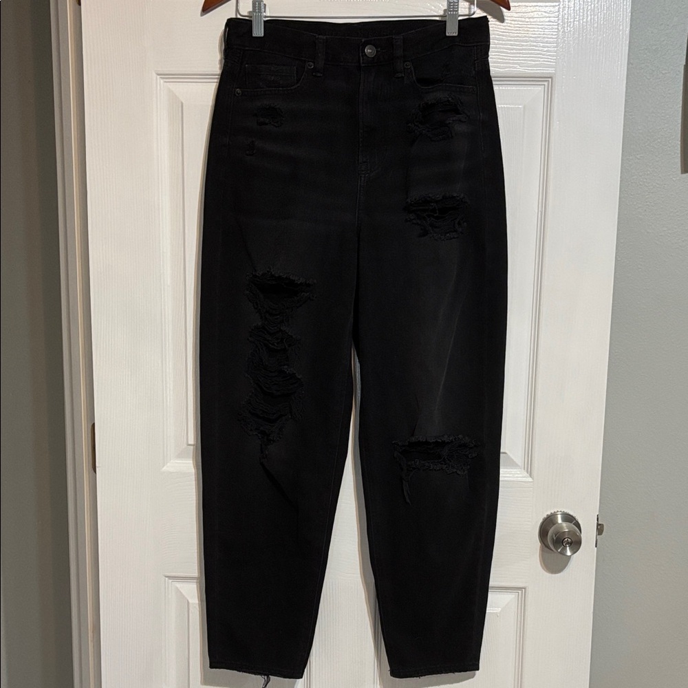 AE Relaxed Mom Jean 6